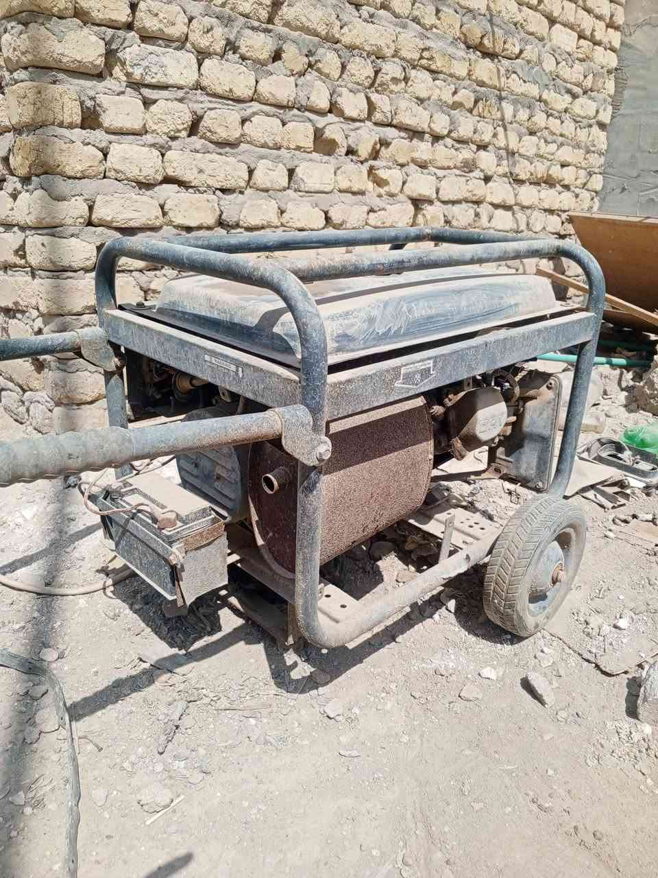 مولده بانزين للبيع هاي صورتها شرط الشغل والتوليد مولده سلف  مكاني الصياغ رايدها 170الف مجالها بسيط حك الجيه هذه رقمي ***********
