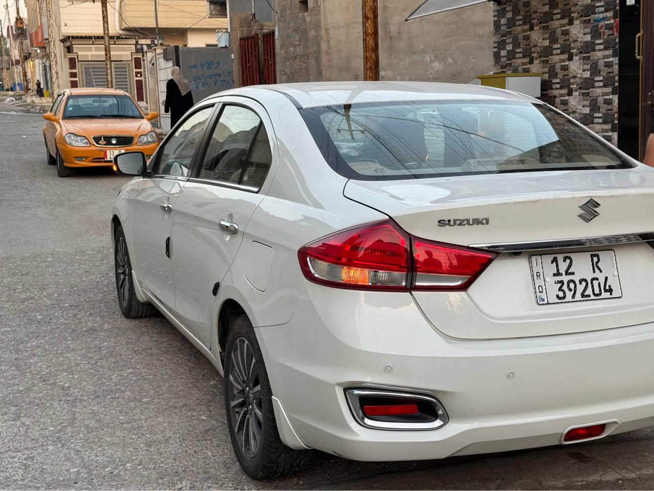 🚘🔥 للبيع سوزوكي سياز GLX  استلام الشركة العامة للسيارات موديل ٢٠٢٣ وتاريخ الاستلام من الشركة نهاية سنة ٢٠٢٤ رقم نينوى السيارة كلين بدون ضربة بدون صبغ بدون بارد
‎⭐ مواصفات GLX:
✅ تشغيل بصمة / Push Start
✅ مفتاح ذكي ودخول بدون مفتاح
✅ مثبت سرعة
✅ تبريد قطعتين ممتاز جدا 
✅ شاشة معلومات LCD ملونة 4.2 إنچ
✅ تحكم صوتي من المقود
✅ نوافذ كهربائية أمامية وخلفية
✅ مرايا كهربائية وقابلة للطي كهربائياً
✅ مقاعد جلد
✅ مقود جلد
✅ 6 سماعات مع Cd
✅  أنظمة USB + AUX+ Bluetooth
✅ حساسات ركن خلفية
✅ كاميرا خلفية 
✅ مصابيح أمامية LED
✅ مصابيح ضباب
✅ إضاءة نهارية DRL
✅ مرآة داخلية تعتيم تلقائي
✅ نظام مراقبة ضغط الإطارات TPMS
✅ متبقي سنة وتصبح حرة
✅ السيارة بإسم رئيس مهندسين موظف في مديرية تربية نينوى 
✅ السيارة قاطعة ٣٣ الف كيلومتر  قابل للزيادة 
✅ اقتصادية جدا جدا في الوقود اللتر يمشي اكثر من ١٤ كيلو متر (من الموصل الى بغداد صرفت اقل من نصف خزان الوقود)
✅ تعمل على الوقود العادي دون اي مشاكل بدون دوانز حتى ويا التبريد
✅ ويل كب كروم
✅ البيع من المالك الاصلي
📌 [السعر ١١٥ ورقة] وبيها مجال بسيط
📌 [نينوى / الموصل / الجانب الايسر]
☎️ للتواصل والاستفسار: [***********]
⚠️ للجادين فقط – يرجى عدم الاتصال من غير الجادين. موصل, نينوى
