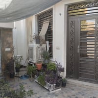 الدار للبيع المساحه  150م  قريب على النفق السريع حي الشهداء يحتوي الدا...