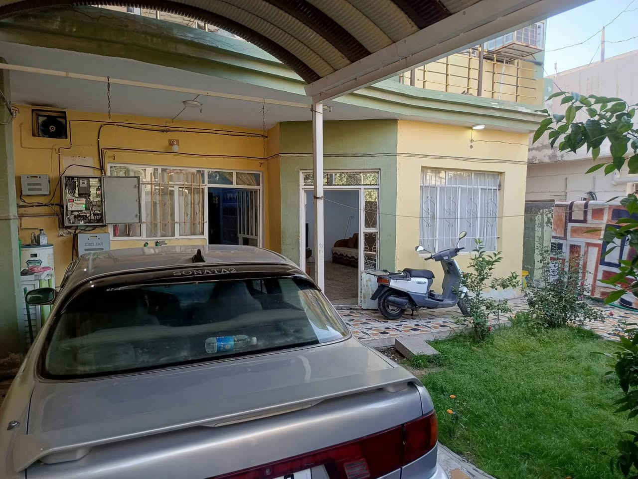 ملاحظة..((( تستلم الدار فورا بعد الشراء بدون انتظار  ))).. سعر الدار مناسب قياسا بالمنطقة وخدماتها 

🏡 دار للبيع في بهرز – حي السلام (قرب أسواق السلام ومتوسطة الصديق ) 
(ملاحظة البيت للبيع فقط ) ...

فرصة مميزة لامتلاك منزل بموقع هادئ وقريب من الخدمات 👇

📐 المساحة: 200 متر
📄 الملكية: طابو ملك صرف باسمي – قابل للتحويل المباشر
🏠 البناء: طابوق – طابقين

🔹 تفاصيل الطابق الأول:
استقبال + صالة + مطبخ
غرفتين نوم
صحيات مع حمام داخلي وخارجي

🔹 تفاصيل الطابق الثاني:
غرفتين نوم
صحيات + حمام

📍 الموقع قريب من أسواق السلام وجميع الخدمات

📞 للاستفسار والتفاصيل أكثر:
***********

#عقارات #بيع_دار #بهرز
