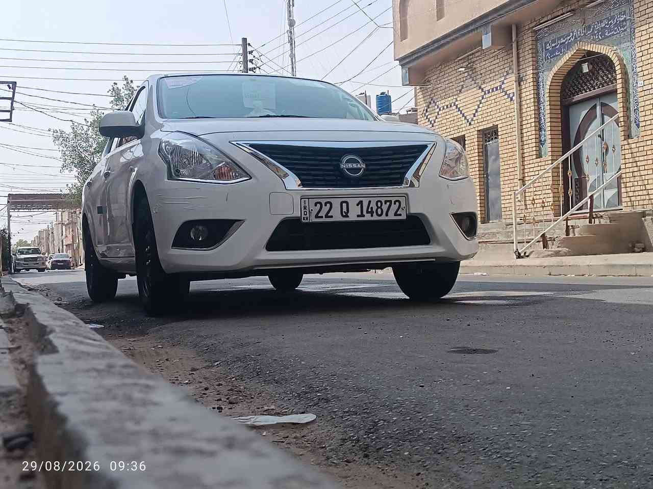 سلام عليكم 
نسيان صني هندي بليته زرقه موديل 24 شركة سور ام ضمان سياره استعمال شخصي مو تكسي ماشيه 11 الف سياره جديده بمعنه كلمه سياره بلايلونها وفابلون شركة بعده بيها سبيرها مانازل الله يشهد سياره بانزين محسن كله ودهن من شركة سور 2500 ابدله وصولات دهن موجود بتكمت الباب السياره بيها 3 ملاحضات فقط يلي يم لايت 4 اصابع وع وضعها ما مصلحه خفيفه كلش وخلف باب السايق  يدت بايسكل وكعت عليها خفيفة كلش ما مبينه بصوره اصلا إصبع واحد بطرف جنطه سياره مكفوله حته دوساتها  سعرها 125 بيها مجال بسيط مكانه نجف  شراي يتواصل ع هذا رقم *********** 
 سوق كلشي بي حته ب100 اكو سيارتي أخت زيرو استعمال شخصي

