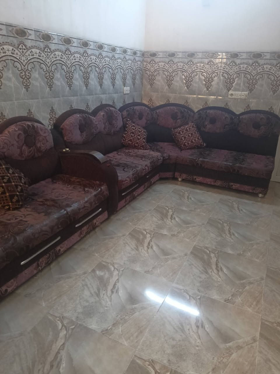 طخم  للبيع مكان حي الانتصار شارع 60 /السعر 65 وبي مجال ال استفسار على رقم  *********** بس واتساب /وخاص مفتوح
