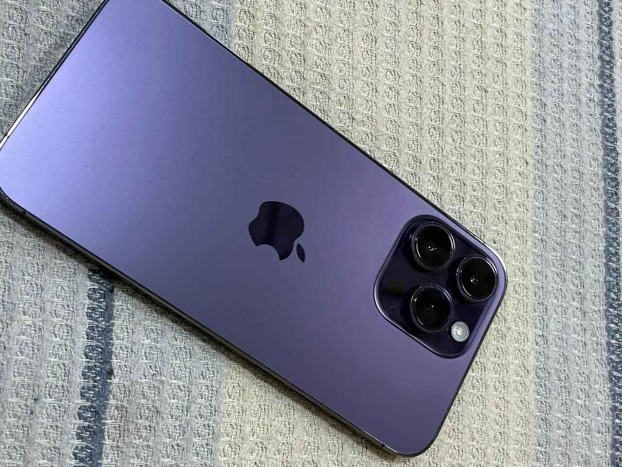 📱 للبيع: iPhone 14 Pro Max بحالة ممتازة جداً 📱
الموديل: آيفون 14 برو ماكس (iPhone 14 Pro Max)
 المساحة: 256 جيجابايت
 اللون: بنفسجي (Deep Purple) 💜
 نسبة البطارية: 91% 🔋
 الحالة: الجهاز نظيف جداً  (بدون أي تبديل لأي قطعه)شرط الفحص وين ماتريد .
 الملحقات: يأتي مع كفرات حماية 🎁
💰 السعر: 950 ألف دينار (قابل للتفاوض البسيط للجادين)
📍 المكان: جنوب الموصل القيارة/ التسليم يد بيد بعد المعاينة والتجربة.
📞 لللتواصل والاستفسار: [***********]
