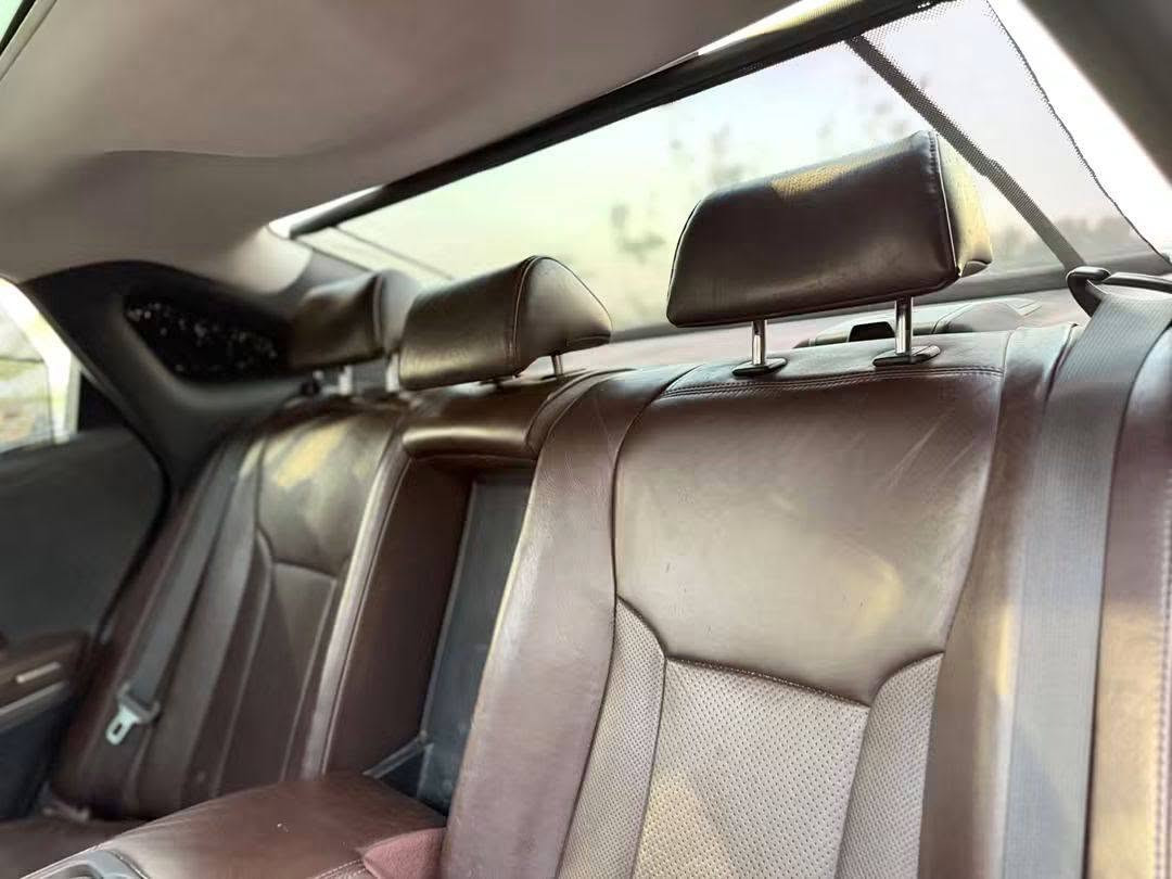سلام عليكم.    مكلف بل نشر.  هاي سياره مال بيت عارضيه لبيع

سوناتا ازيرا 2014.  محرك 2400 دوش.  حجم 4 سلندر. مكفول

ماشيه 92K  سياره مواصفات لمتيدد فول فول خليجيه باسمي 

رقم اربيل جديد هزه صاعده جديده. مكاني بغداد الرصافه 

السياره بدون صبغ. قبل سبوع سويت سونار.  بنيد مفتوح. 

***********.       اخوان السعر 98 ورقه امانت عنده بناء.

