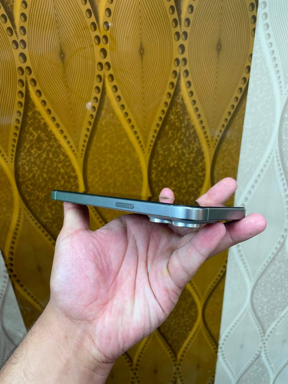 السلام عليكم 
ايفون ١٥ برو ماكس 🔥
بطارية ٨٨ 🔋
الجهاز مستبدل فقط شاشة نوعية حلوة وسط فيس ايدي واكف ✨
سعرة ٦٠٠ الف 🔥
مركز السعدون للاتصالات 
شارع الفاطمي مقابل قاعة الحديد 
***********
