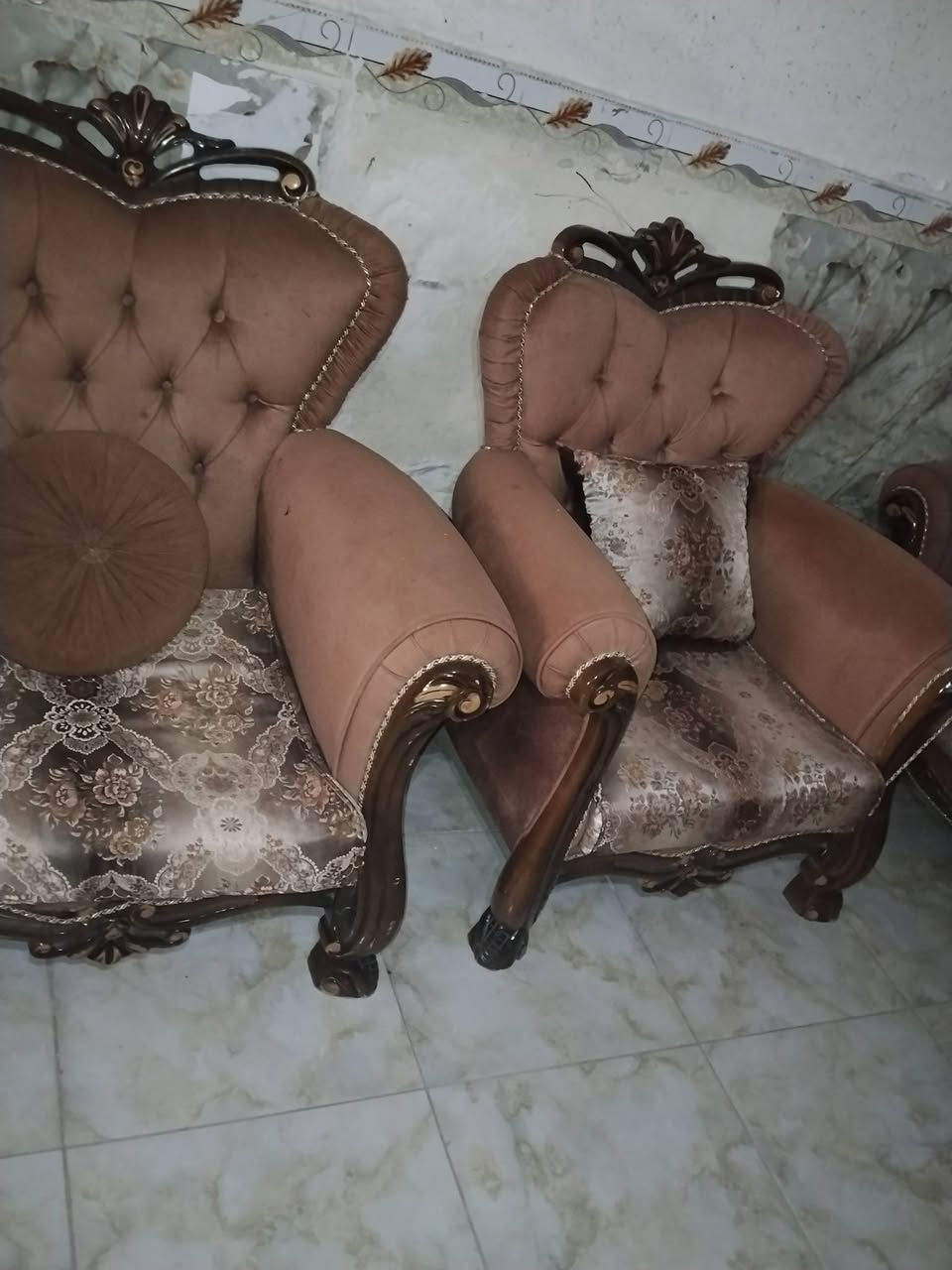 السلام عليكم اغراض للبيع مستعجله على بيعتهن ***********
