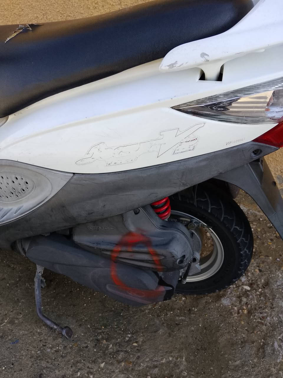 سلام عليكم شباب دراجه كامكو للبيع موديل ١٤ ماصارلهة هواي من طالعة من رنبه دراجه شرط معدل ونهضه شك الكاع شراي يراسلني وبي خير ويدلل***********هذا رقم بيه واتساب
