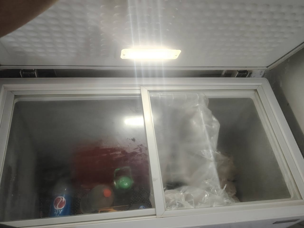 مجمده للبيع مثل ماشوف تجميدها فول ١٤ قدم شخط مابيها جديده سعر ٢٥٠ والشراي يتصل ***********
وبيه خير ويدلل مكاني غراف
