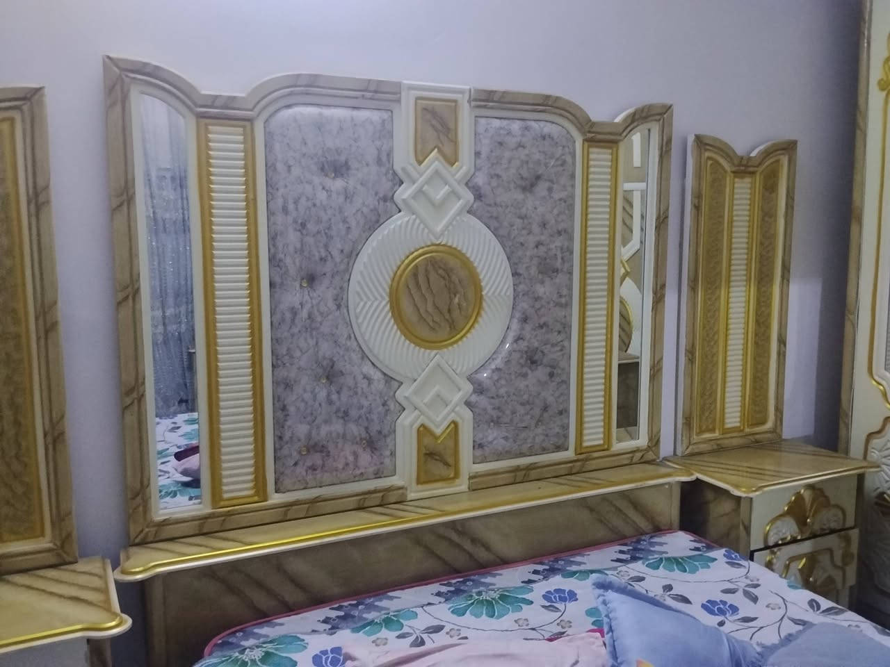 غرفه البيع مكان بغداد تواصل عله هاذا رقم ***********
