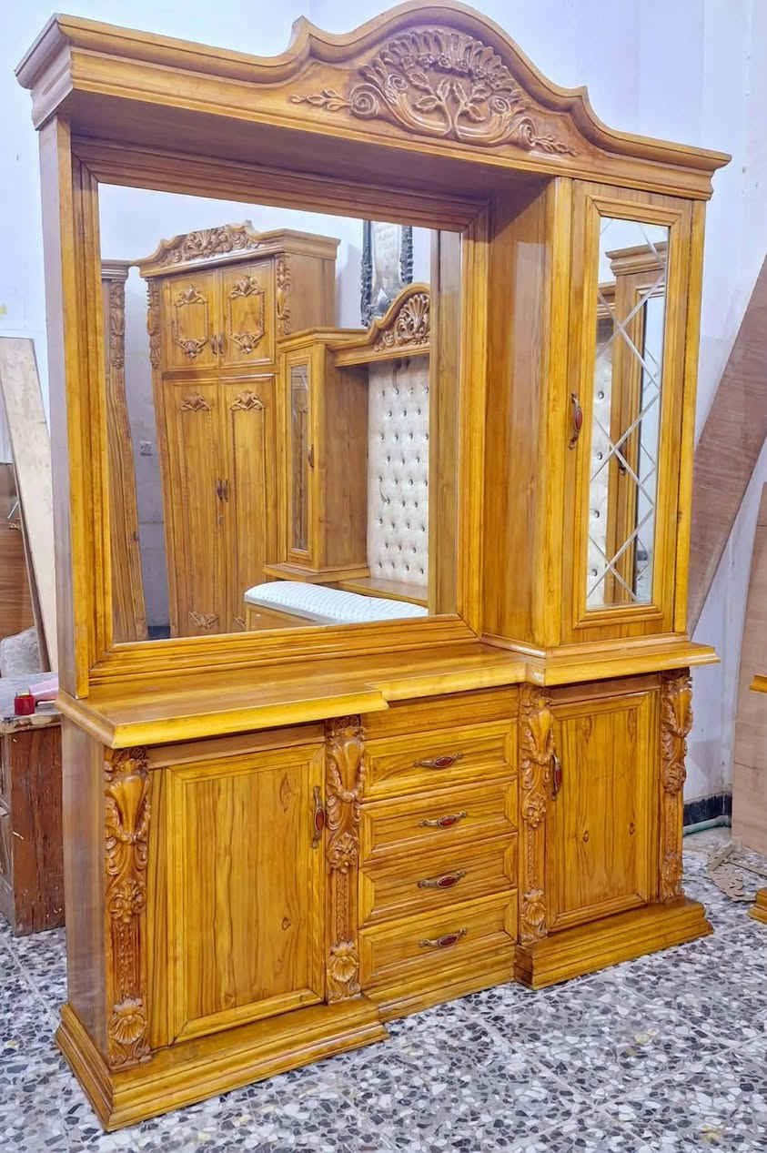 غرفه اخشاب  ام المسرح  تسكام 5 ملم صاج خارج والداخل شغل  الهيكل ودنك  زان توج زان نقش زان مصري  شغل درجه اولى  الغرفه كلش ثكيله وخشب قوي واخت الجديدة ونظيفه كولش اي كسر و ضرر ما بيها  نسبة نظافته 98 /  100
القاعد بلوك سقف بلوك  الظهر جرجوبه براغي 
 الغرفه ولا غلطه بيها و بالعافيه على لي ياخذها  
وتساب/  ***********
 العنوان بغداد  البلديات و اكو  توصيل هم موجود
