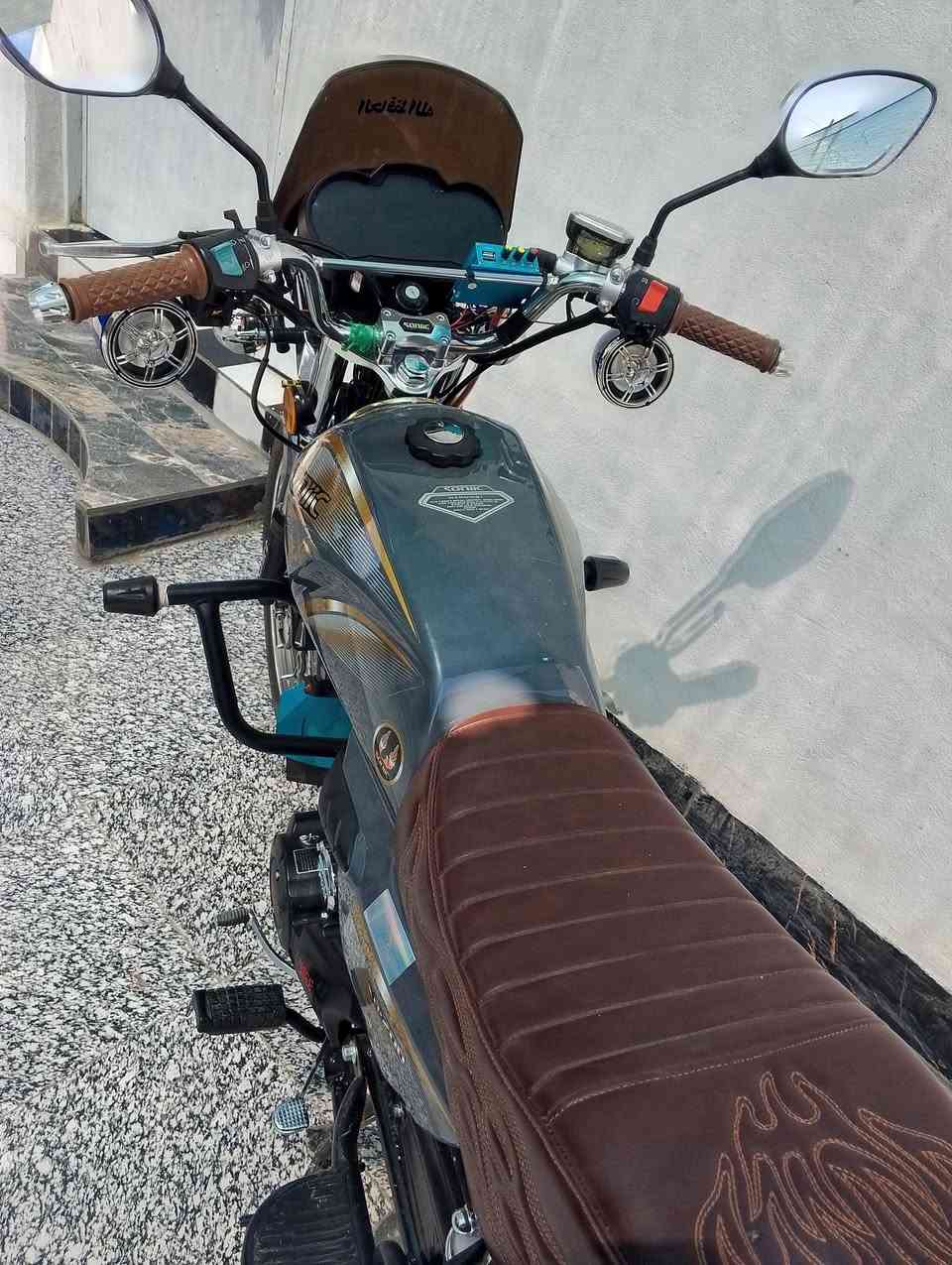 شوفت عينك الدراجة جديده مكينه ميتين خير من الله بس عندي ظرف واريدهه مليون وميه بيهه مجال قليل مكانهه الحله القاسم ***********
