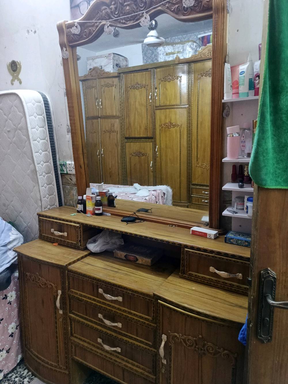 غرفه نوم للبيع السعر 600 الف نظيفه كلش