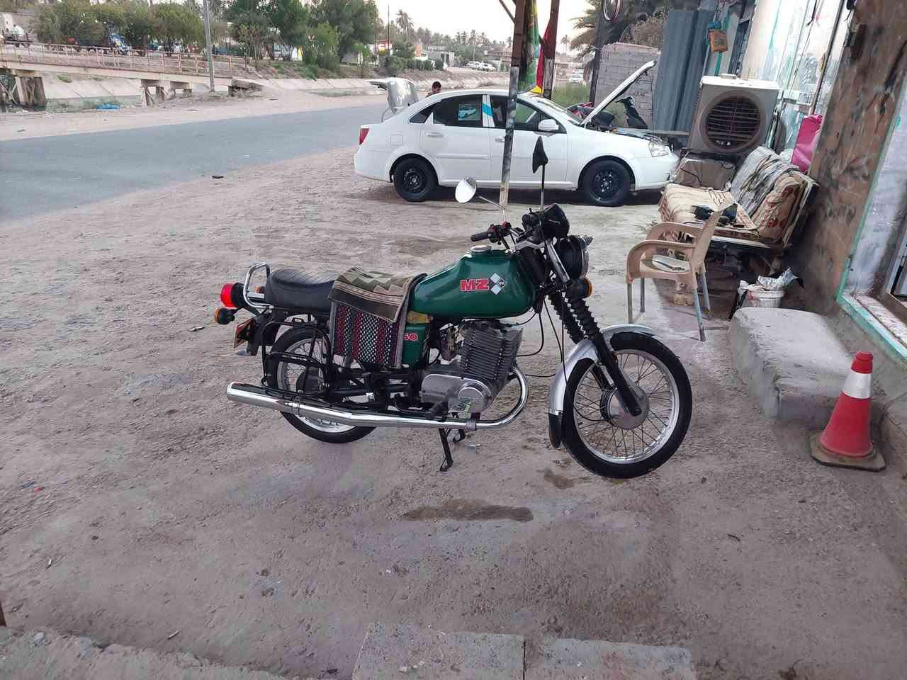 دراجه امزت ٨٢ بدون بدون  للبيع گصه ٢ دراجه حلوه ماعيزه شي بيه غراض ألماني دراجه كله شغاله من كهربايت رون وكيلو متر شغال دراجه ماگنيت بيه لحيم بل خشم وصوب واحد جوه الكشن دراجه هندر واحد شغل وتطلع وين مايعجبك السعر مليون و٧٠٠ وبيه مجال  مكانه كربلاء الحسينيه رقم الهاتف ***********
