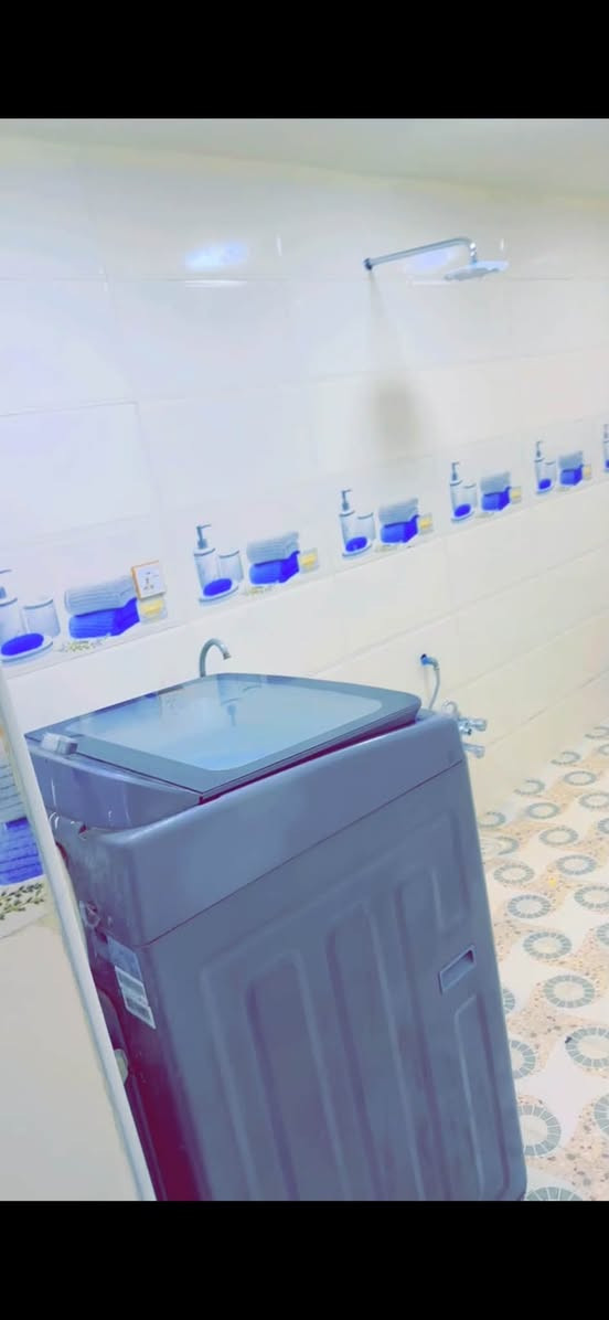 البيت طابق واحد مساحته ١٤٠  يحتوي عله طرمه جبيره وصحيات خارجيه وداخليه ومطبخ وصاله وهول وغرفه وبيتونه وممرات ع طول البيت 📍شارع ٨٠ كربلاء بفرع باب خروج محطة الاضواء يبعد عن شارع العام شارع واحد فقط البيت قريب عله شارع العام بناء جديد وحديث ٢٠٢٤ للاستفسار *********** سعر البيت ١١٠ وبيه مجال
