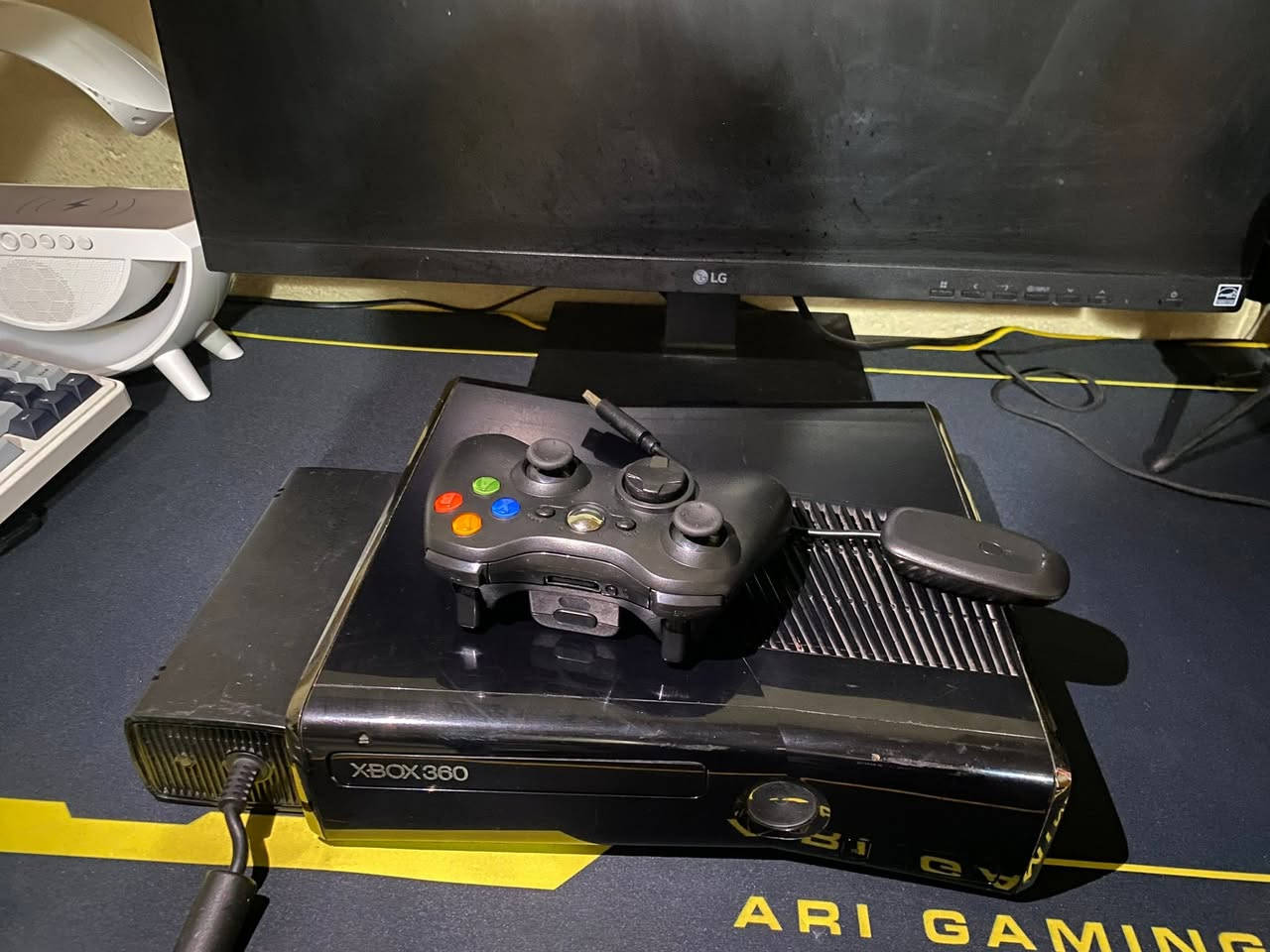 سلام علیکم 
إكس بوكس 360 (Xbox 360) بحالة ممتازة ونظيفة جداً
• الحالة: نظيف وبدون أي كسور أو عيوب.
• الملحقات: يحتوي على يد تحكم (جويستيك) جديدة، ومحول الطاقة الأصلي (بلادي).
• المساحة: هارد ديسك سعة 250 جيجابايت، محمل بـ 108 لعبة من الألعاب الممتعة.
• السعر: 100 ألف دينار (مع مجال بسيط ومراعاة للإخوان).
• التوصيل: متوفر لجميع المناطق والمحافظات.
📞 للتواصل والاستفسار: ***********
🥰❤️ الادمن
