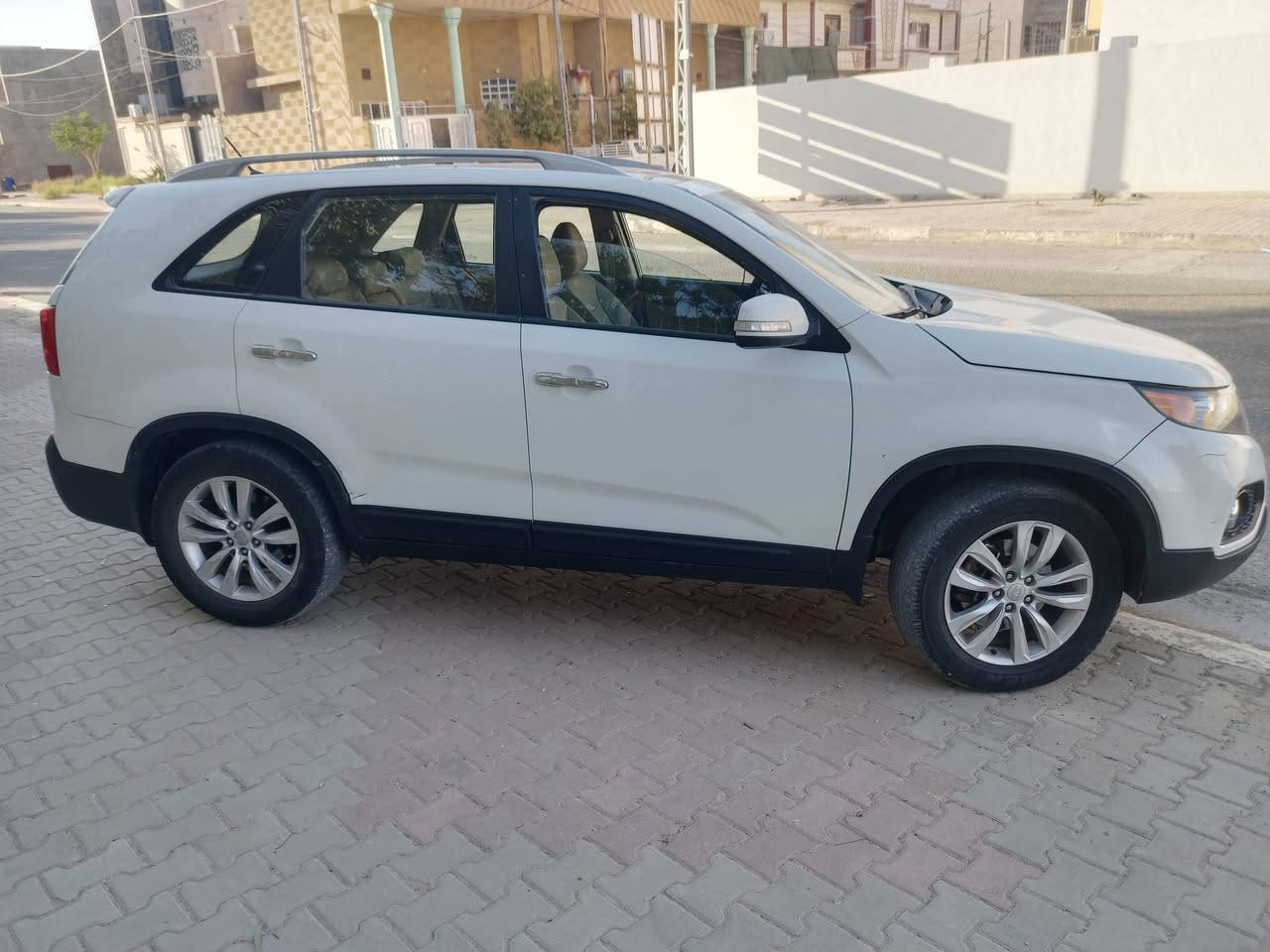 كيا سورنتو 2011 خليجي.
مكفولة كفالة عامة من الصبغ والتبديل.
محرك 3500 مكفول من التبخير والتنقيص.
عدادها 226 الف. 
تبريد ثلج 3 قطع.
سقف بانوراما.
ويل 18.
العنوان الانبار قضاء هيت.
السعر 160$
***********
