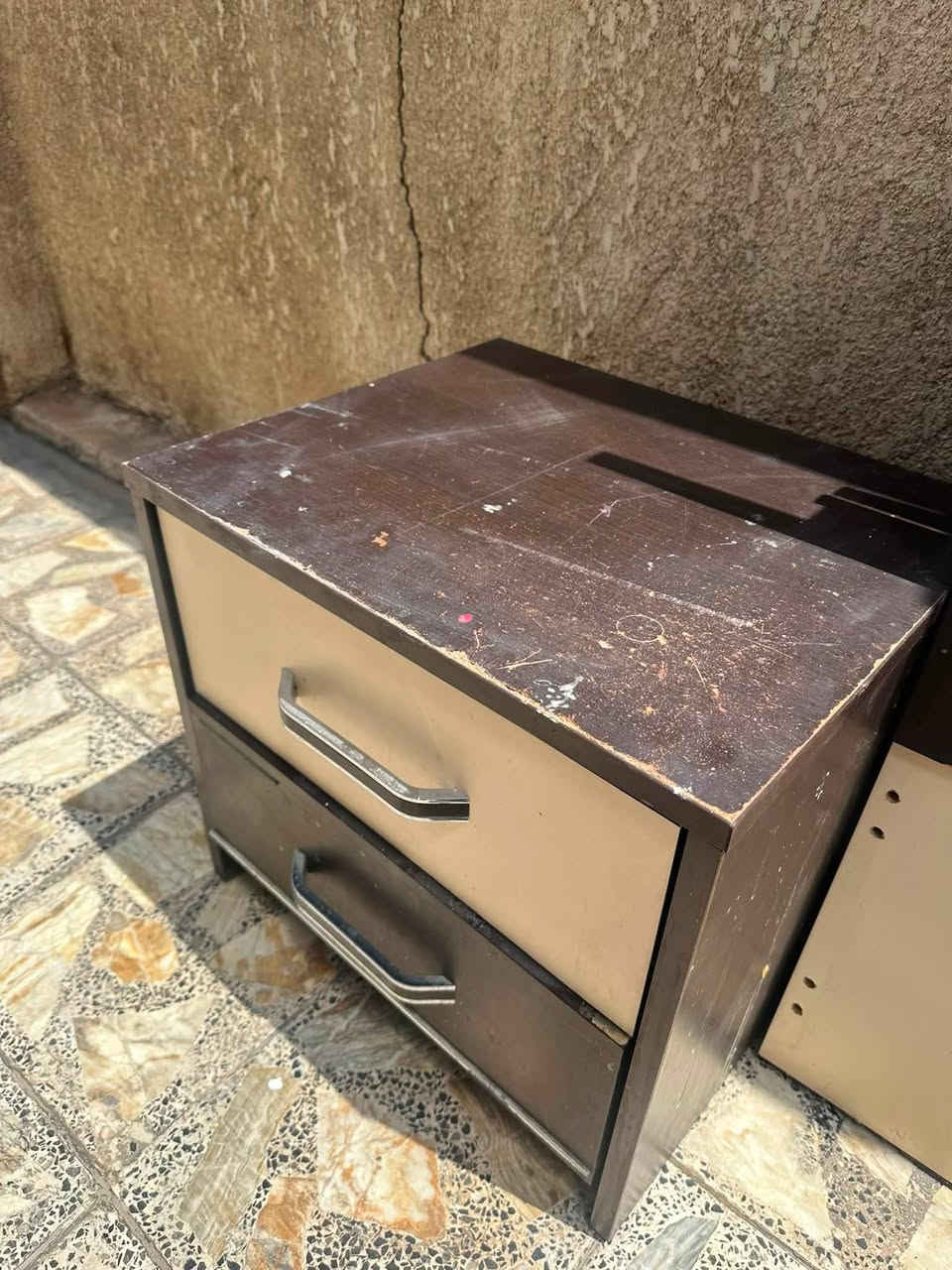غرفه لبيع بسعر 225 الف سعر دولاب فقط والباقي مع الدلاب لان الديلاب نطيف المكان في الكرخ ***********
