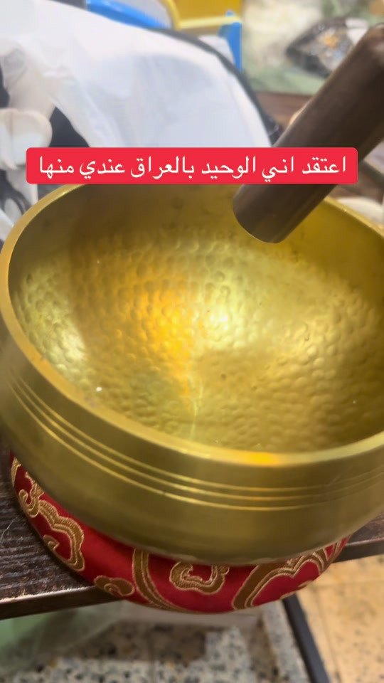 #فريد #الوحيد 

نص مكتوب في الصور:
- اعتقد اني الوحيد بالعراق عندي منها
