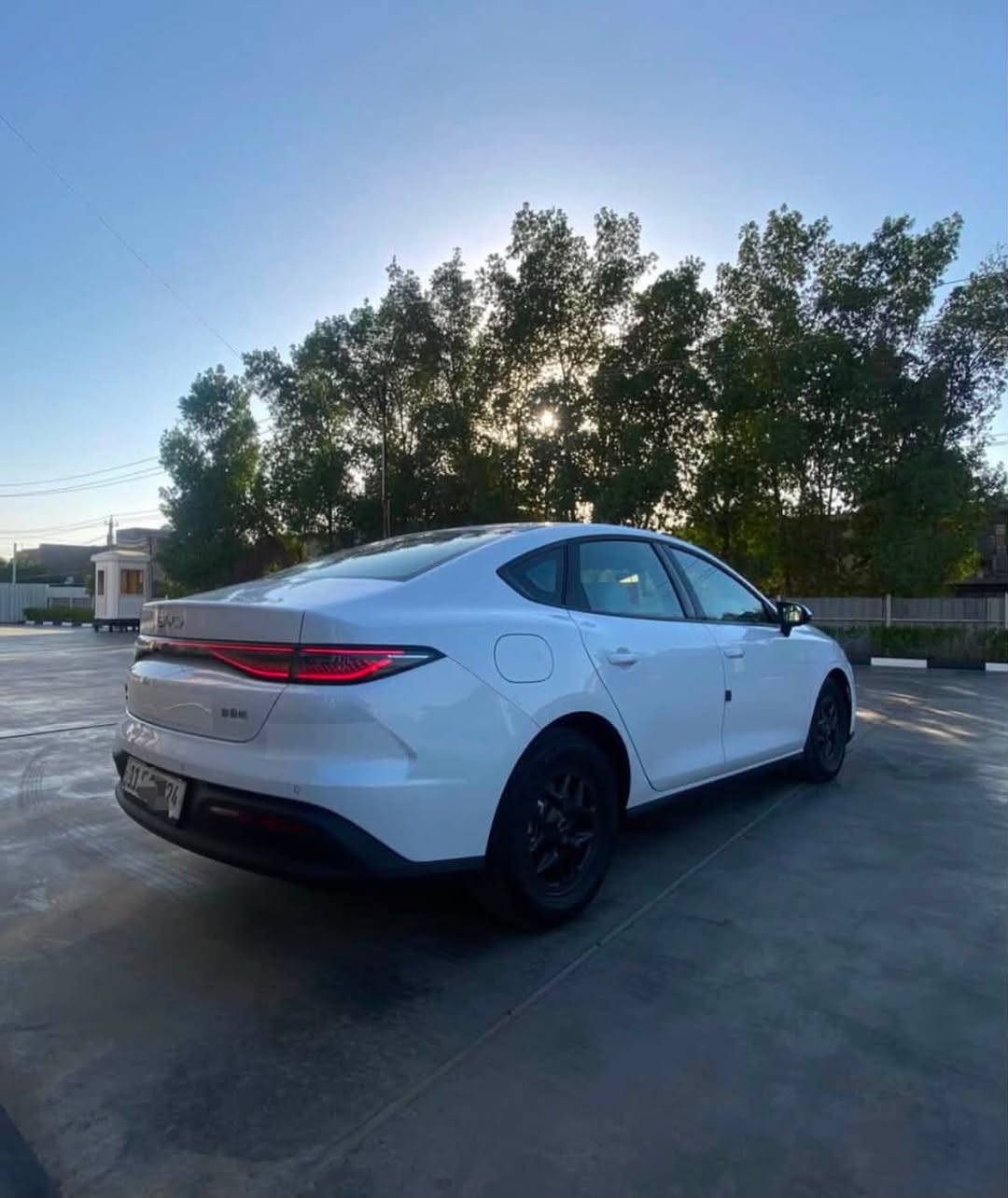 سلام عليكم BYD سيل 5
اخت زيرو ترقيم جديد 
كفاله عامه من الصبغ والتبديل والبارد… 
شرط التحويل 
مع كافه ملحقاتها 
HEV 1500
EV 1333
Km 2850
قابل لزياده 
بغداد .الدوره.حي الميكانيك 
للستفسار ***********
19.500 
‎وبالعافيه
