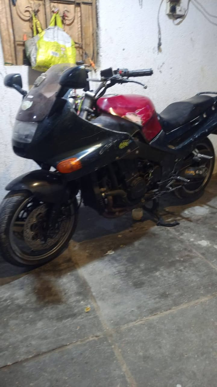 دراجه بطح كاوسكي ZZR محرك 1100 دراجه كفاله عامه محرك ما مفتوح سرعه 320  عوزها صبق فقط السعر 19 بيهه مجال عنوان بصره ***********
