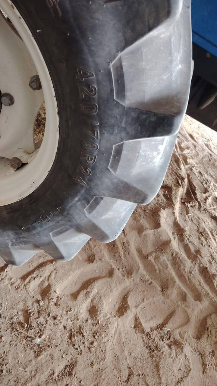زوج تيرات الماميات   فيات ١١٠  مستخدم سنة وحدة. حجم التيرات  (24)(70)(420) المكان ديالى العظيم للاستفسار الاتصال على الرقم التالي ***********
