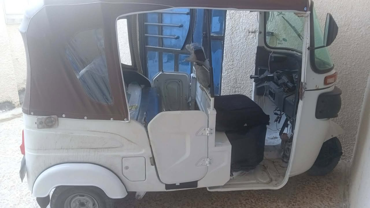 22 مسجله 21 بسمي  السعر 7 قفل بيها رش صبغ 
مكينه ما مفتوحه ابد التكتك بسمي 
بغداد مدينه الصدر 
‏‪***********‬‏
