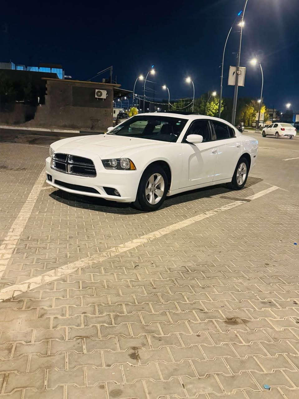 جارجر ٢٠١٤ متوئم اربيل طبق الاصل محرك كير تبريد حدادة شرط جدد بيهه كصه جنطة السيارة كارتون نعومه صوت ما تسمع بيهه نظام صوت البين السيارة مفوله فتحة بالقمارة جديده اكثر من الصور للبيع السعر ٥٥ وبيها مجال ***********
