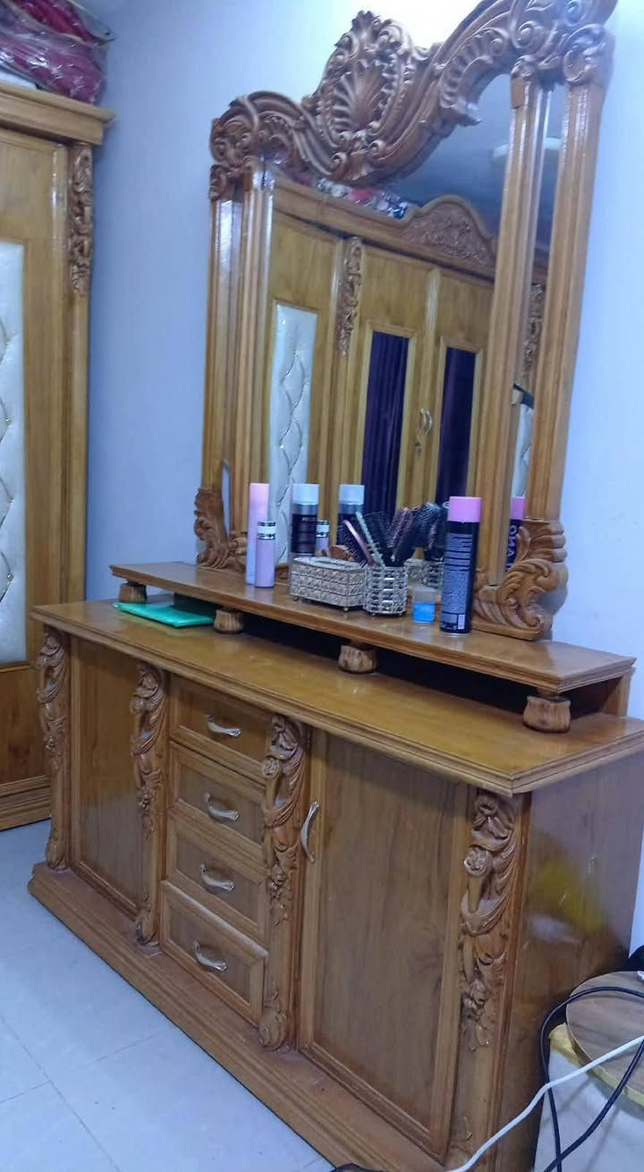 غرفة اخشاب للبيع صاج عراقي الي يريد يشتري يتصل على الرقم التالي ***********
