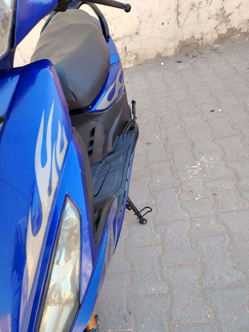 دراجه ماكس مضلع ياباني مامفتوحه شلعه سلف لايتات اشاير *********** كامله من كلشي سعرهه 325 بيه مجال
