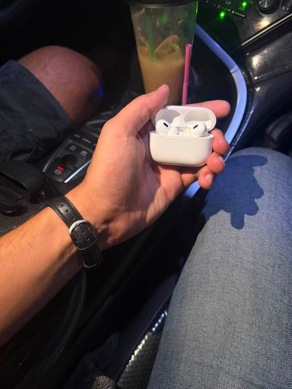 � للبيع(2 AirPods Pro )

سماعه(2 AirPods Pro )بحالة جيدة جدًا، شغالة بدون مشاكل، مع علبة الشحن الأصلية مكاني بغداد بنوك ***********
السعر بكيفكم 👌
