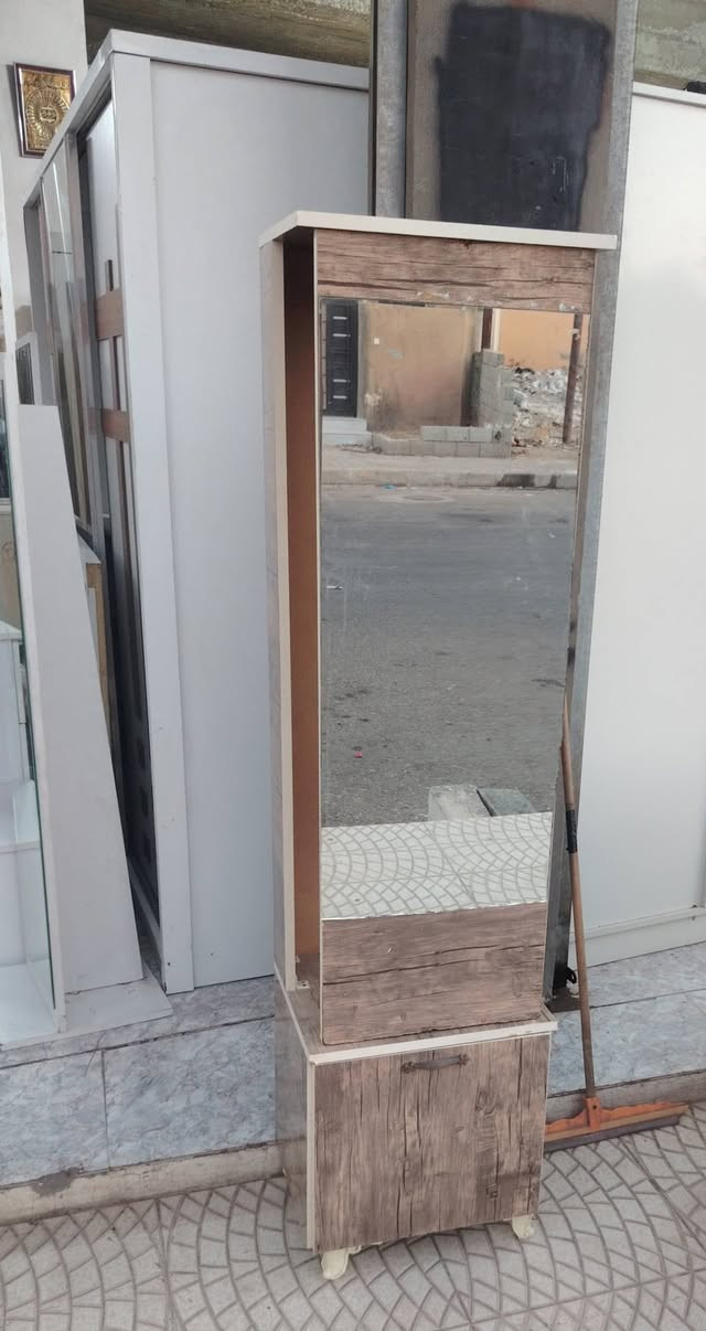 مرايا ومساعد كنتور و قنفه بسعر مناسب عنوان كركوك قصاب خانه قرب دفاع المدني *********** معرض الأخوين
