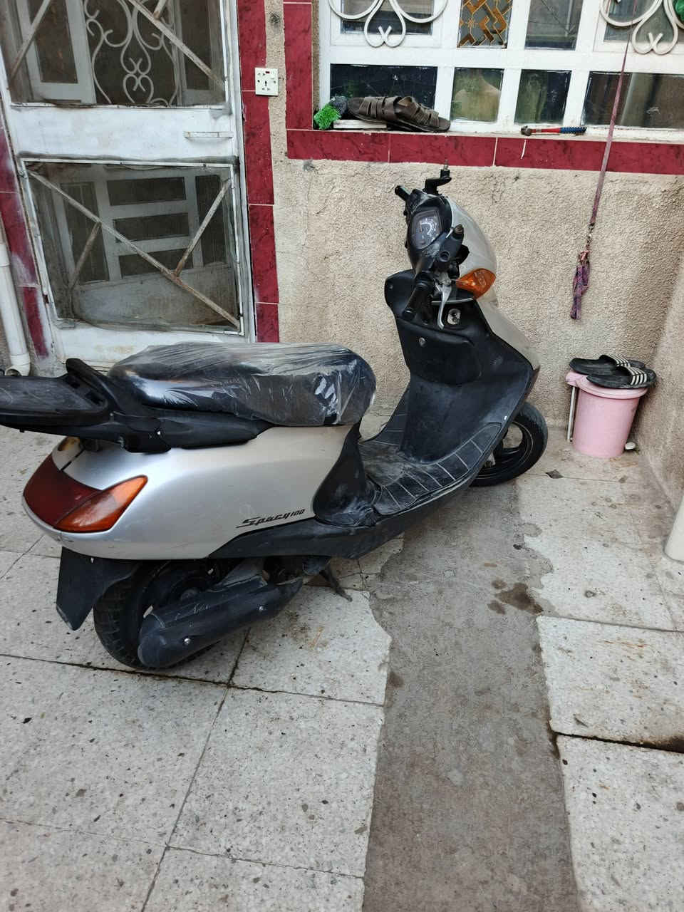 دراجه سبيسي ياباني   جديده بس وكعت بيه هاي كدامكم كفر شويه مكسور كفاله عامه 
مكاني بغداد غزاليه سعر  ٣٥٠ رقمي ***********
