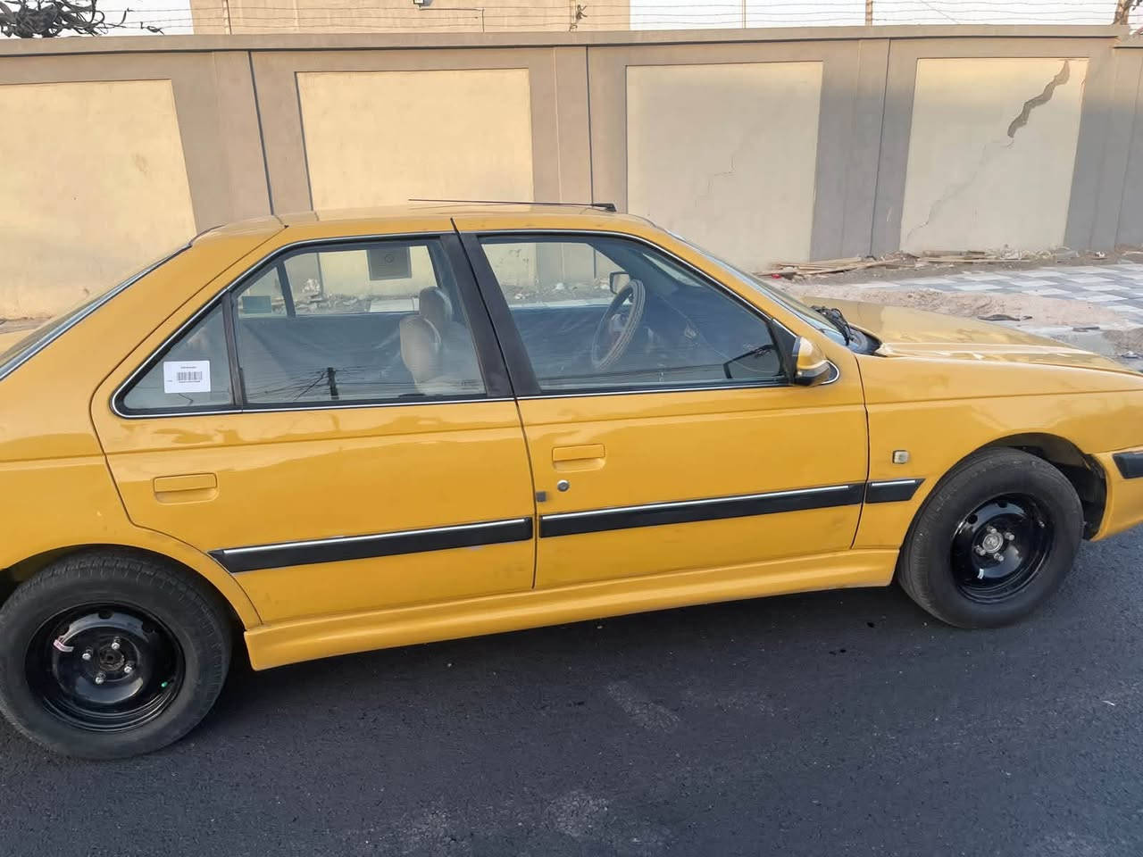 السلام عليكم
بيجو بارص مديل 🚘2015
سيارة بية جاملغ وباب الخلفي صبغ والبنيد طاير 
مكينة بية تنقيص ***********☎️
