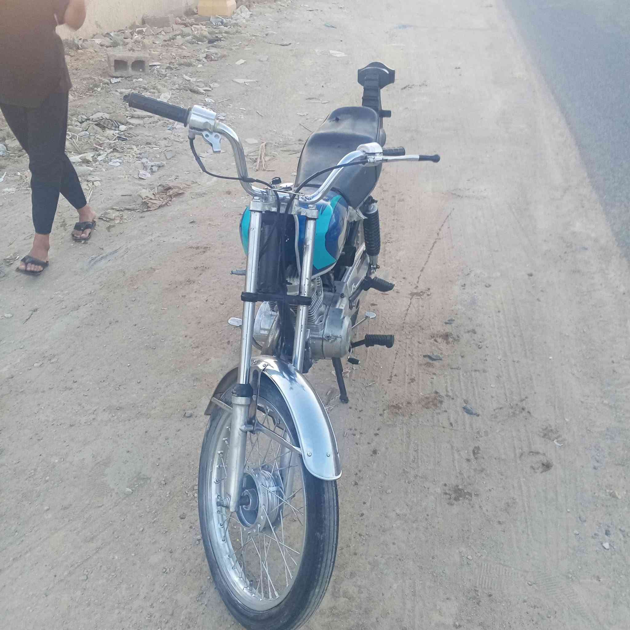 السلام عليكم دراجه نامه للبيع كلك مكفولة عشائر موديل 24 محرك مفتوح بوشه وبستم تواير جدد سدر كدام بل كارتون دبلات وره بل كارتون شلعه معدل خير من الله السعر 350وبي مجال مكاني ناصريه قضاء الصلاح رقم ***********
