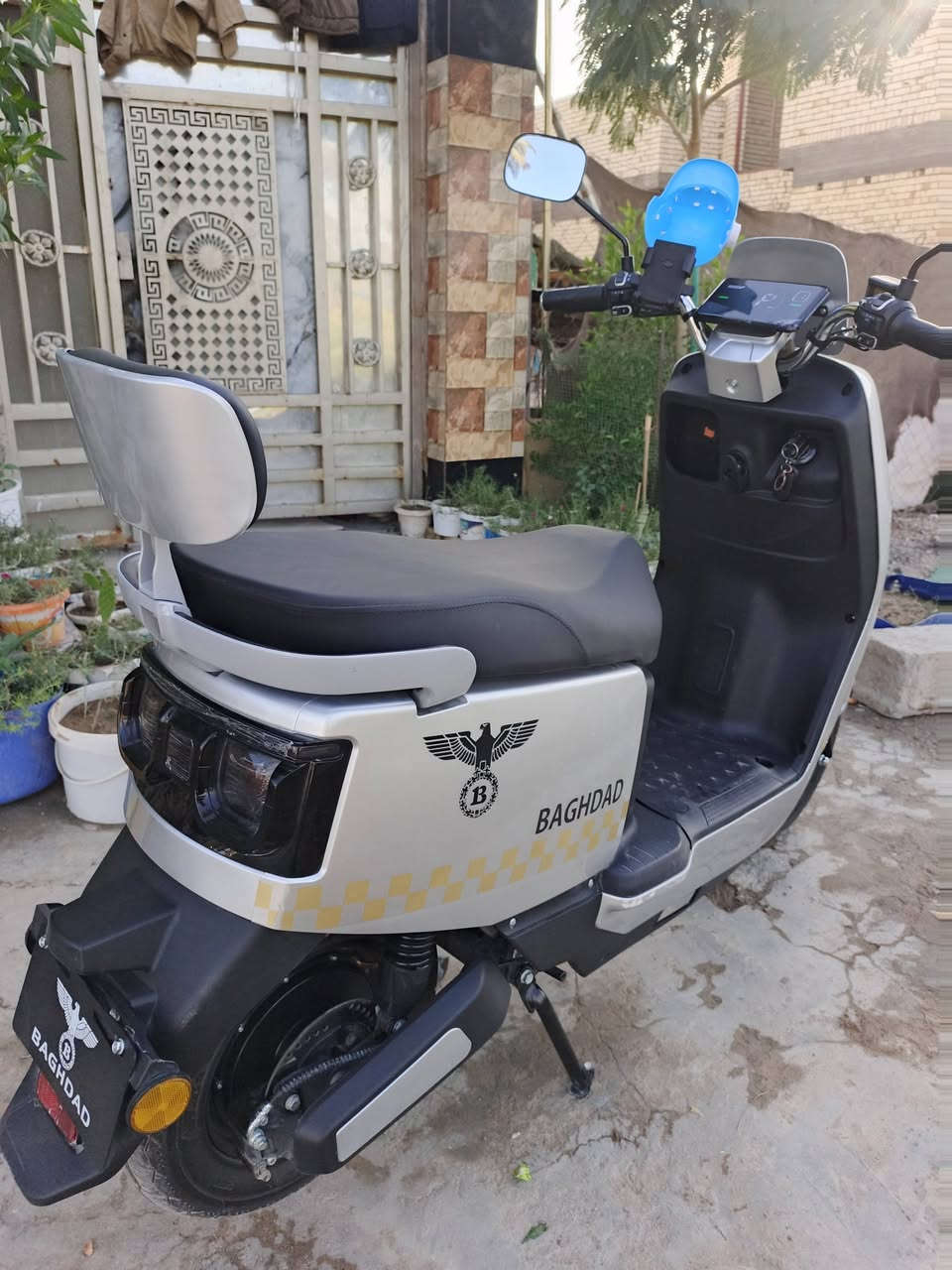 السلام عليكم دراجه شحن بوليسي  مستخدمه شهرين بعدهي جديده ملف  2000تمشي  40الى 50كيلو بلشحنه الوحده السعر 900 وبيه مجال قليل مكاني الصويره 
***********
