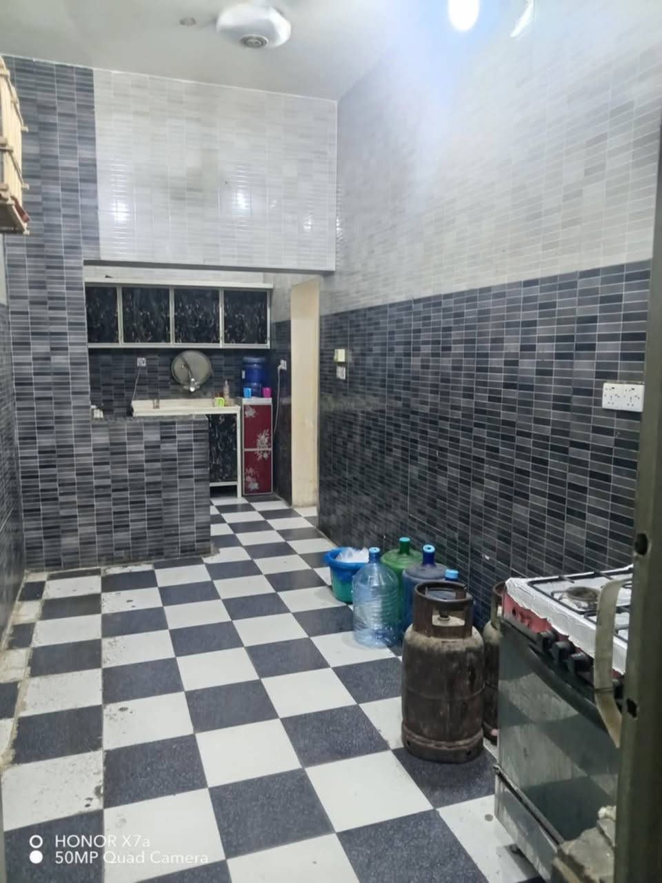 🏠 بيت للبيع او مراوس حسب الرغبة – الشموخ دور القضاة
📐 المساحة: 125م² 
📜 طابو 
🏡 طابقين

✨ الطابق الأول: غرفتين / صالة / مطبخ / صحيات 
✨ الطابق الثاني: غرفتين / صالة عدد (2) /حمام

💵 السعر 350 مليون 

📌  للاستفسار الاتصال على الرقم الظاهر في الاسفل
***********

نص مكتوب في الصور:
- HONOR X7a
- 50MP Quad Camera
- O HONOR X7a