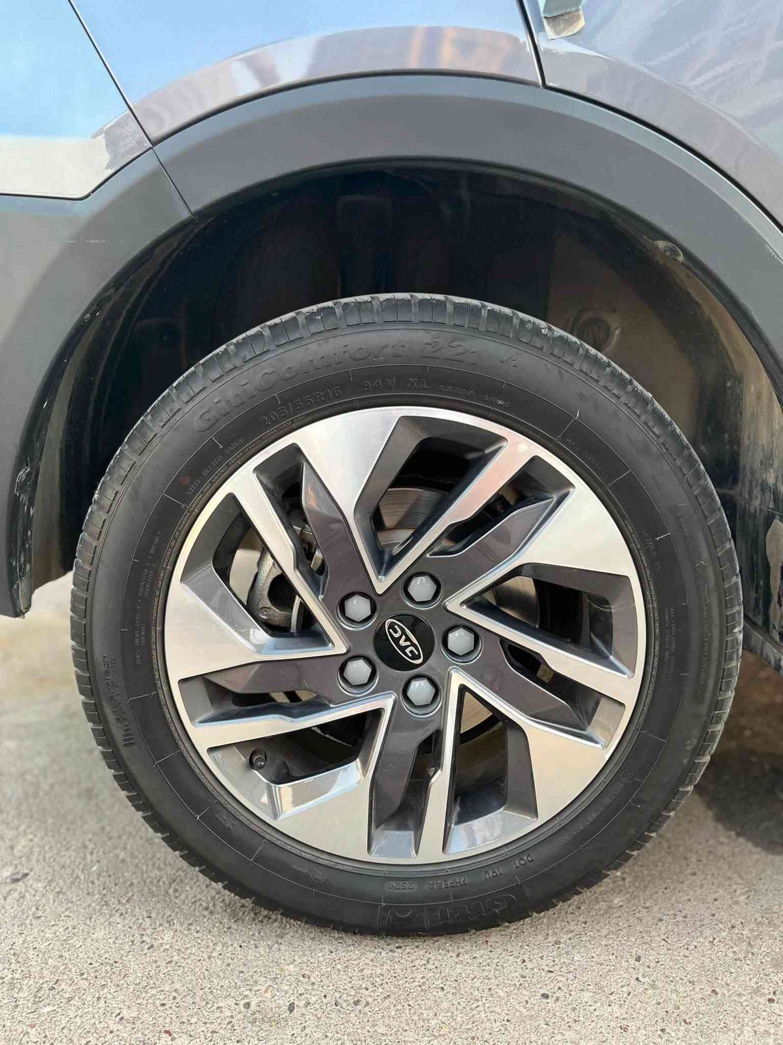 للبيع JAC JS3 موديل 2024
* محرك 1.6 لتر 

* ناقل حركة CVT أوتوماتيك

* قوة 109 حصان

* دفع أمامي

* الويل 16 إنج

* شاشة لمس ( كاربلي-اندرويد اوتو)

* كامرة خلفية

* حساسات

* مرايا كهربائية

* كروز كنترول

* فتحة سقف 

* 5 ركاب

* تشغيل بصمة 

* بصمة ابواب ( باب السائق فقط)

وباقي المواصفات معروفة

* بعدها بضمان الشركة

بيها رصعة صغيرة بالباب الخلفي فقط 

ماشية 24 الف 

للتواصل 

***********

وبالخاص هم موجود

السعر 105 

مكانها بغداد الغزالية

نص مكتوب في الصور:
- @S7SJ