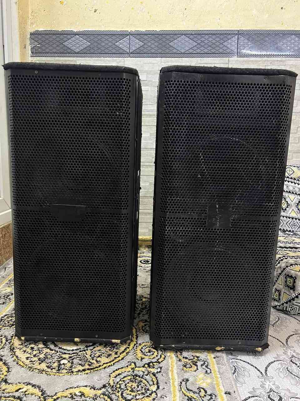 زوج سماعات 12x12 مستخدم نظيف لبيع توصيل موجود ***********
