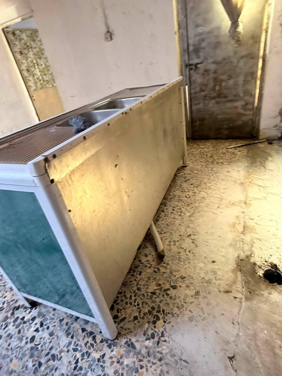 سلام عليكم سنك آخو الجديد كلشي مابي نضيف هواي مستعجل على بيعته سعره 130  مكاني بحي العامل الرقم ***********
