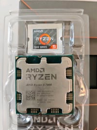 معالج ryzen 5 7600 مستخدم للبيع وشرط فحص  ملحاقاته كامله و وياه الفريم...