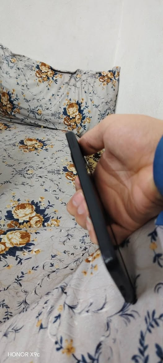 بوكو C61
رام 4+2
ذاكره 128
بيه هذا الفطر باللمس ماشاشه يعني ماماثر شي عليه خلاص انطيك هوه شرط 
السعر 75 بيه حك جيتك 
***********
