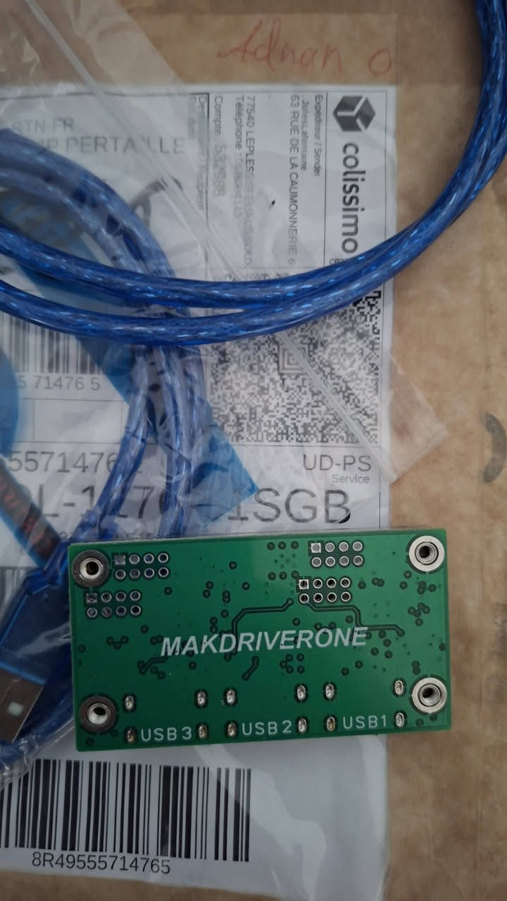 لوحة تطوير MAKCU (MAKCM) ESP32-S3 المخصصة لمحاكاة ونقل إشارات الماوس ولوحة المفاتيح (HID / DMA Mouse & Keyboard Emulator)، وغالباً ما تُستعمل كبديل لـ KMBOX في إعدادات بطاقات الـ DMA للألعاب، مرفقة بكابلات USB.
السعر /٢٥ الف 
تواصل واتس اب ***********
