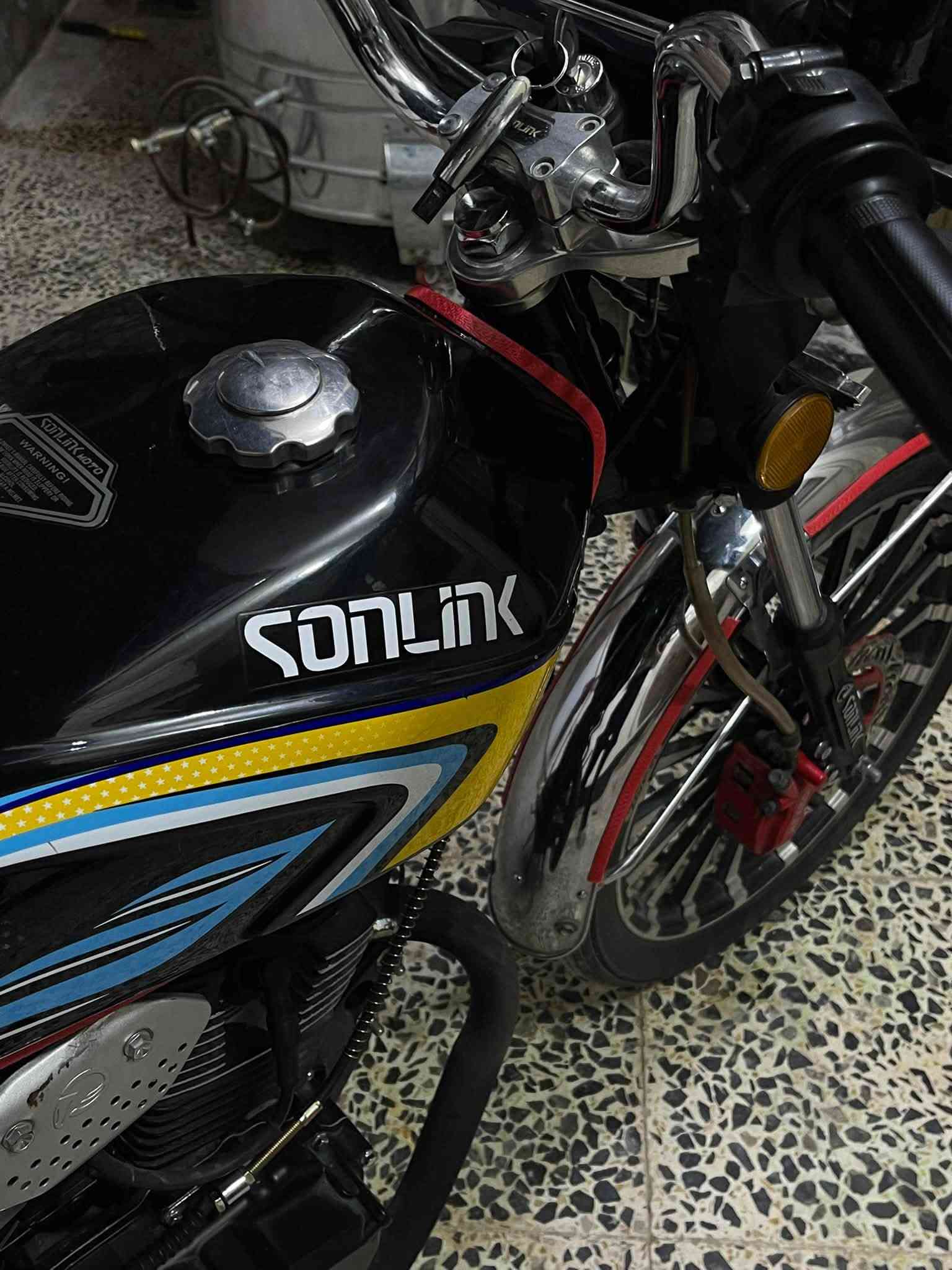 يالله السلام عليكم ورحمة الله وبركاته
🔥 للبيع 🔥

🏍️ إيراني سونگ موديل 2025
🖤 أسود
✨ بعدها أخت جديدة، زيرو

🔧 محرك CBF
⛓️ ضاغطة زنجيل
🚀 طيّارة وشلعة، ما شاء الله
⚙️ معدّلة وجاهزة

💰 السعر: مليون و50 ألف
🤝 بيه مجال للشراي للجاد فقط

📍 الفلوجة
📞 ***********
