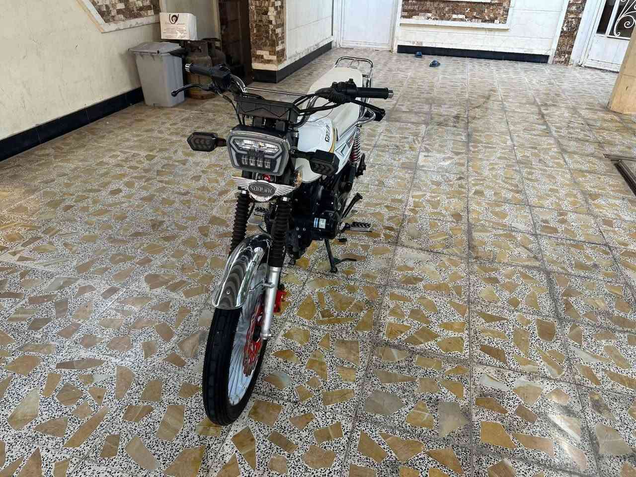 سلام عليكم دراجه البيع مديل 2026 دراجه جديده مكينه 250 سيسي خير من الله سعر دراجه 1200وبيه مجال مكان بغداد حي اور  رقم الهاتف ***********
