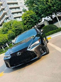 لكزس is 350 f sport 2024 مواصفات فول بس داخل مو احمر  شاشة كبير عداد إ...