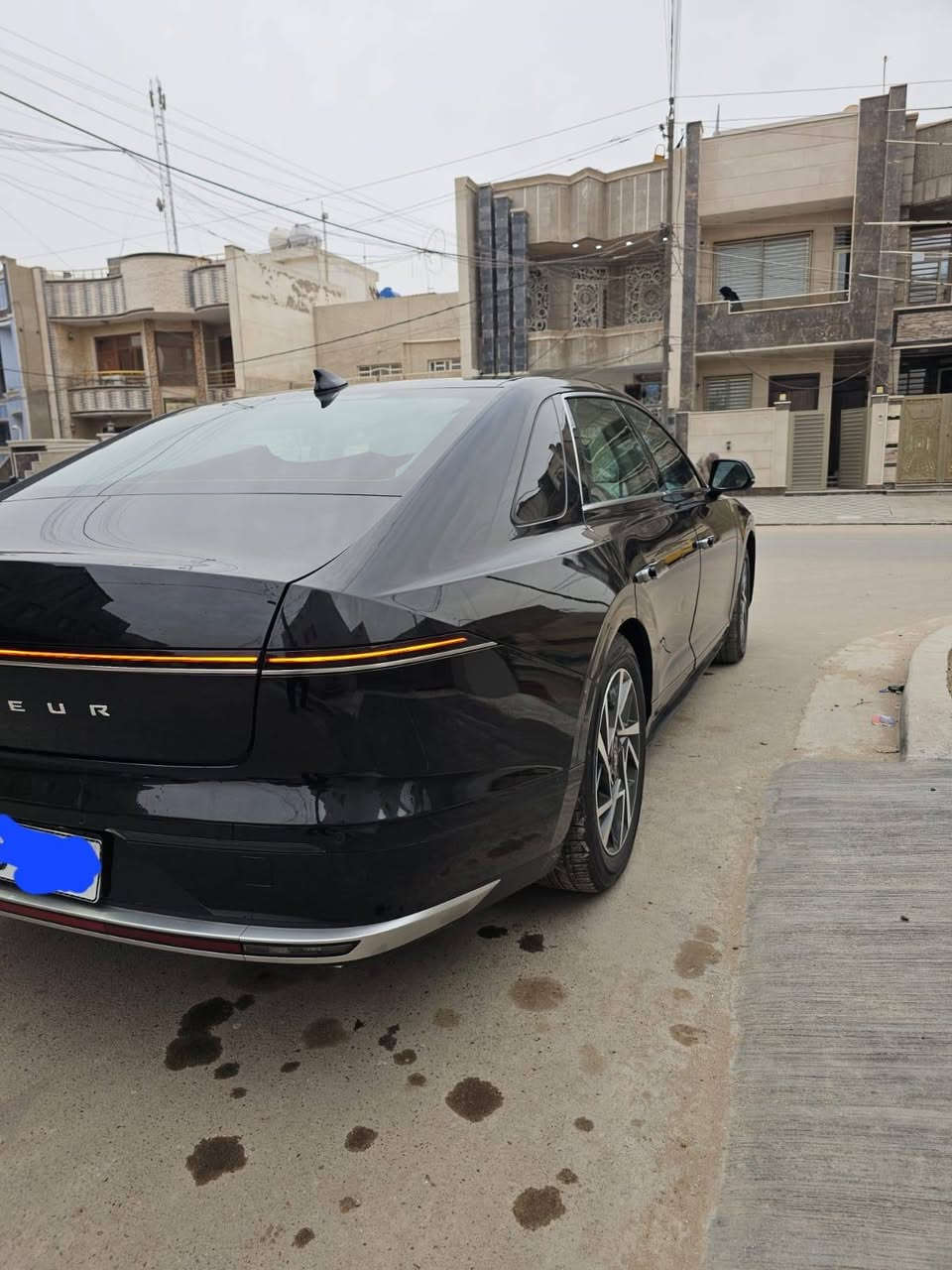 السلام عليكم ازيرة موديل٢٤ فول ماعدا الفتحة بانزين اصلي٤ سلندر رقم بغداد بسمي السعر١٨٠ وبيهة مجال هاتف *********** وبي واتساب
