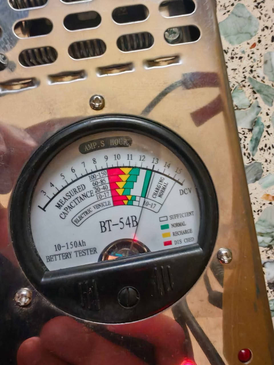بطارية جيكور ديب سايكل جل 100 امبير 12 فولت تنفع لعاكسه وانفيرتر واونلاين يو بي اس (Online UPS) ذو البطارية الخارجية وغيرها من الأجهزة، العمر الافتراضي اكثر من 10 سنين عند الربط مع عاكسه او انفيرتر او يو بي اس باستخدام قليل واكثر من 5 سنوات عند التفريغ تحت ال30 بالميه والشحن.

استخدام حمل قليل مربوطه ب اونلاين يو بي اس لسنتين تشغيل انترنت فقط وبعدها بكامل صحتها كما موضح بالصور مال فاحص البطارية 13-13.5 فولت بدون حمل و11.5 فولت بحمل من 3 الى 5 امبير والي هو القراءة الطبيعية لبطارية صحية.

السعر: 125 الف 

المكان بغداد الغدير قرب الربيع سنتر

للشراء راسل الحساب او اتصل على 
*********** بغداد, العراق
