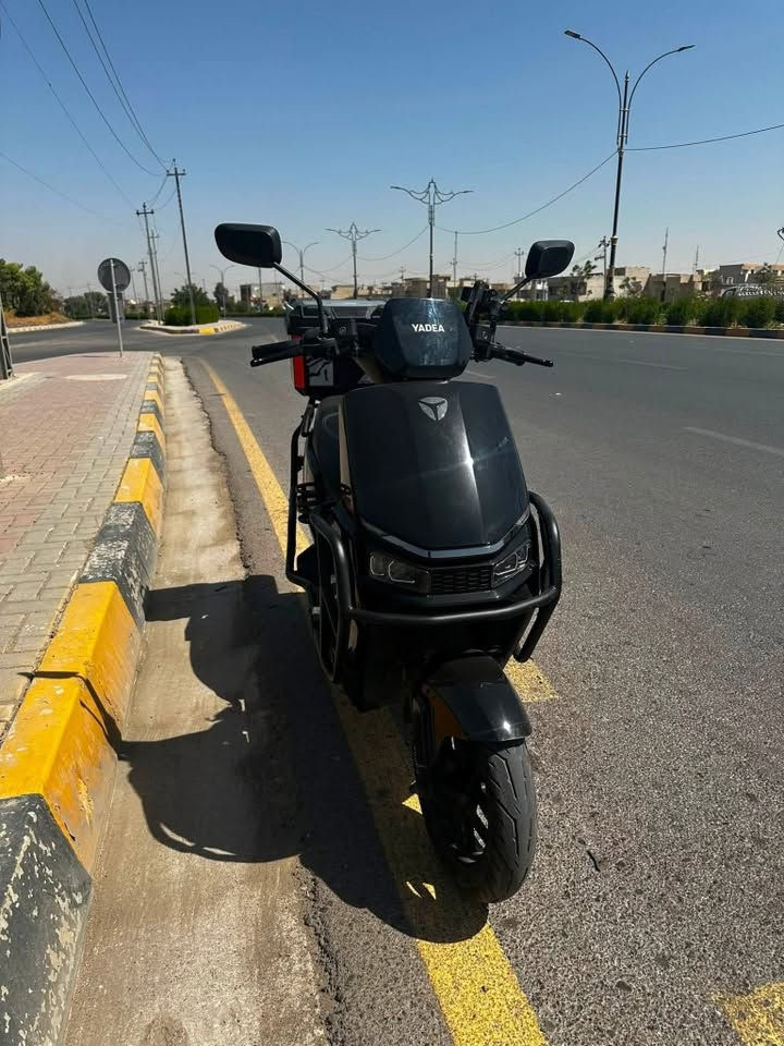 اعادة نشر دراجة yadia gt60 للبيع

*بيها ثلاثة نمر (نمرة الAوTTFar وSport الي تنطيك اقصي قوة الدراجة)

*دراجة تمشيك ٦٥ الى ٧٥ كيلو بالشحنة الوحدة 

*سرعة الدراجة ٦٥ حقيقي

*الدراجة بيها نسختين هاي النسخة تجي بيها درع وتكون اغلى 

*منفذ usb

*بيها ستاندين وسطي وجانبي للوصول السريع 

 *٦بطاريات كرافين قريبة من الليثيوم 

*شاشة تعرض بيها نسبة الشحن والبطارية وttfar 

وتعرضلك المسافة الي تمشيها بدقة عالية كل ما تفر السويج

*الدراجة تشحن نفسها من تعوف السكريته

*بيها بصمة تشغيل ع بعد ٧امتار 

*بيها تطبيق اذا لاسامح الله ظيعت السويج وتكدر تخصصها من ناحية الصوت وحساس السرقة او اذا عصت بطريق تكدر تخلي التاير الورا من خلال التطبيق تفتر يمين ويسار وبعد اكو مميزات بالتطبيق بس مااعرف لشنو يستخدمونهن 

*الدراجة مالتي اني اشتريتها من الوكيل وماوكفتني بطريق وبعدها بالضمان ماشية ٣٠٠٠ كيلو حقيقي 

*يجي معاها الشاحنة الاصلية مالها من تشوف وزنها تعرف جودة هاي الدراجة

*يجي معاها صندوك مبطن وبي جيوب لمستلزماتكوالصندوك بي قفل 

*يجي معاها حامل اكوان وستاند موبايل

*يجي معاها خوذة الدراجة الاصلية مامستخدمة بعدها بالنايلون 

*حجم التايرات :امامي ١٢ خلفي ١٠ وبيها دسكات خلفي وامامي 

*الدراجة تسحب كهرب من تشحنها امبير واحد او اقل وتحتاج ٦ الى ٧ ساعات حتى تشحن 

*نظام شحنها ذكي من٢٠ الى ٥٠ بالمية تشحن بسرعة من ٥٠الى ٧٥ تحتاج وقت اكثر ومن ٧٥ الى ١٠٠ تحتاج وقت اكثر من الي قبل

*سعر الدراجة ٩٧٥ الف بس وبي مجال للشراي 

سبب البيع محتاج فلوسها

مكاني موصل الجانب الايسر
للتواصل والاستفسار اكثر***********
