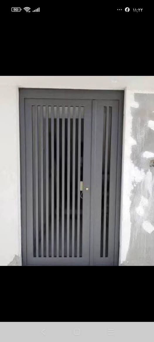 السلام عليكم  شغل بيبان وشبابيك درجة أولة وشرط حديد من هاذ الثغيل  وسعارنة منسبة. مكان قلعة سكر..  *********** وتس..

نص مكتوب في الصور:
- إرسال رسالة...