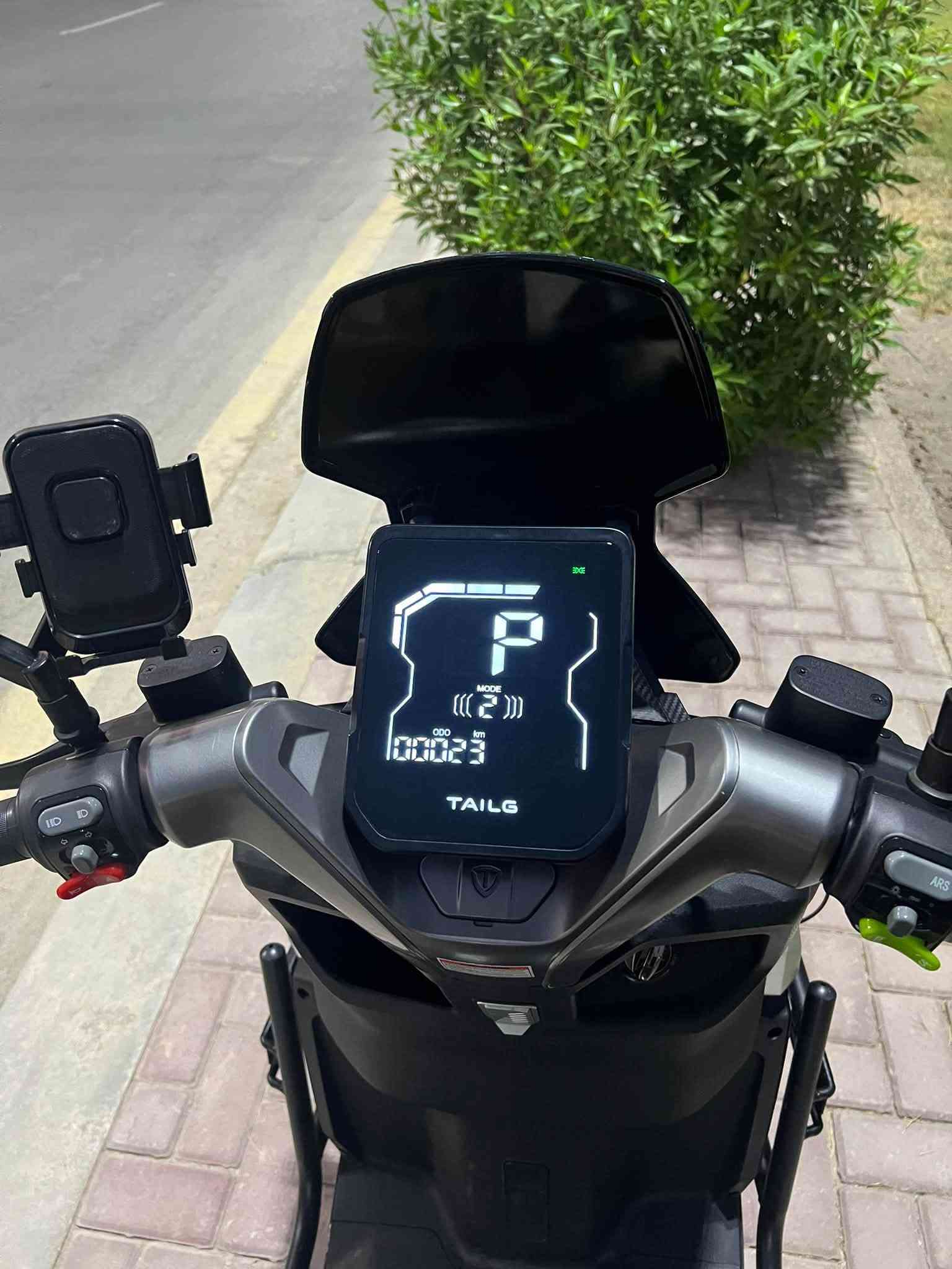 للبيع دراجة شحن نوع الصاعقة المدرعة من شركة الريان الدراجة استعمال شهر واحد فقط بعدهة زيرو
تجي 6 بطاريات مسطرة الكرافين
تجي بصمتين وسويجين بداخل البصمة وتحكم بالتلفون برنامج
نضام الـP ونضام الـR رجوع للخلف
اشاير يمنة ويسرة ودبل اشارة ومثبت سرعة ولايت عالي ناصي ورماش 
السعر💵:مليون و250
العنوان📍:ابو غريب الزيتون قرب مجمع البدور
هـ☎️:***********بي واتساب
